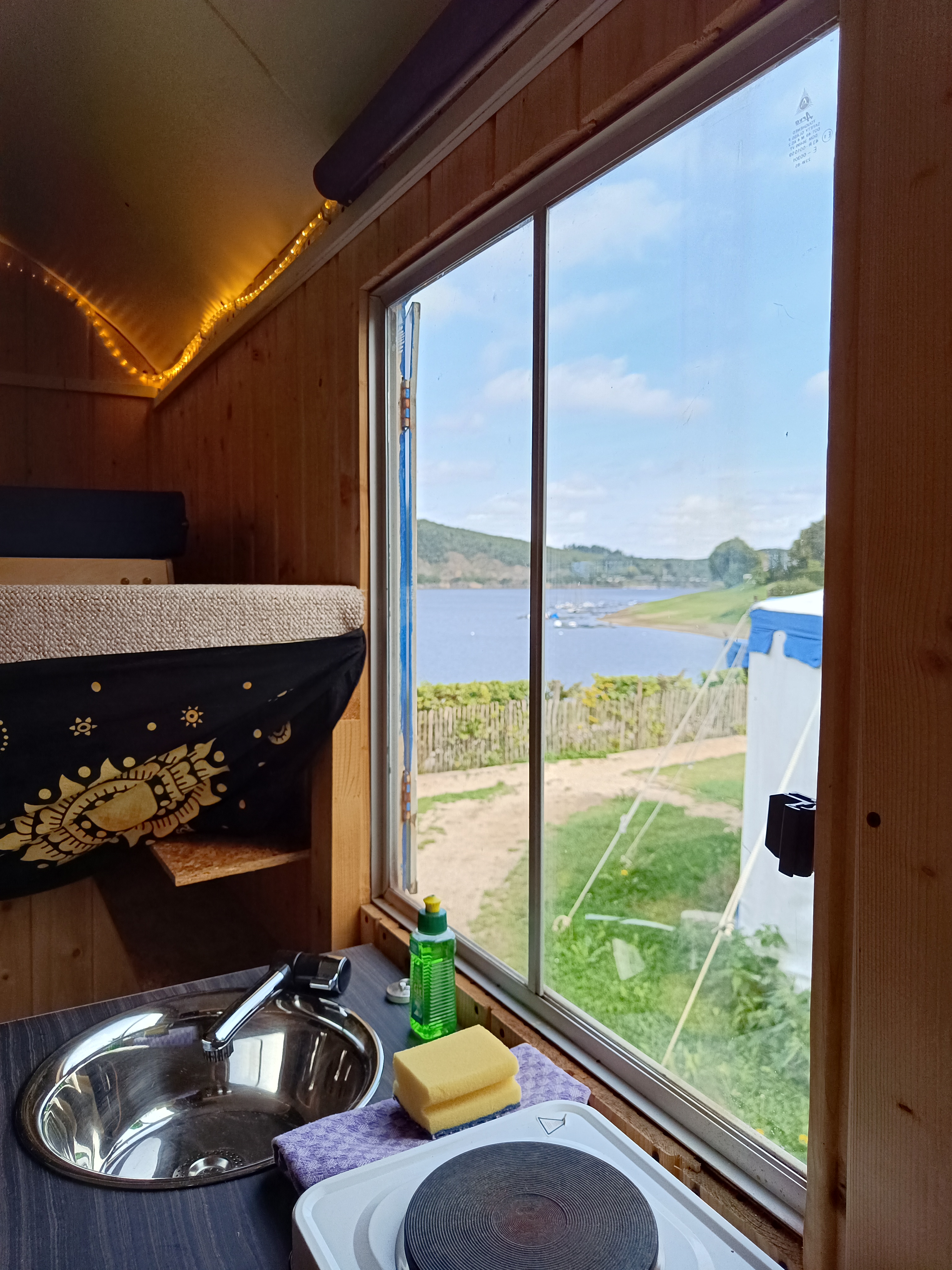 Lego Lars mit Blick auf den Rursee
