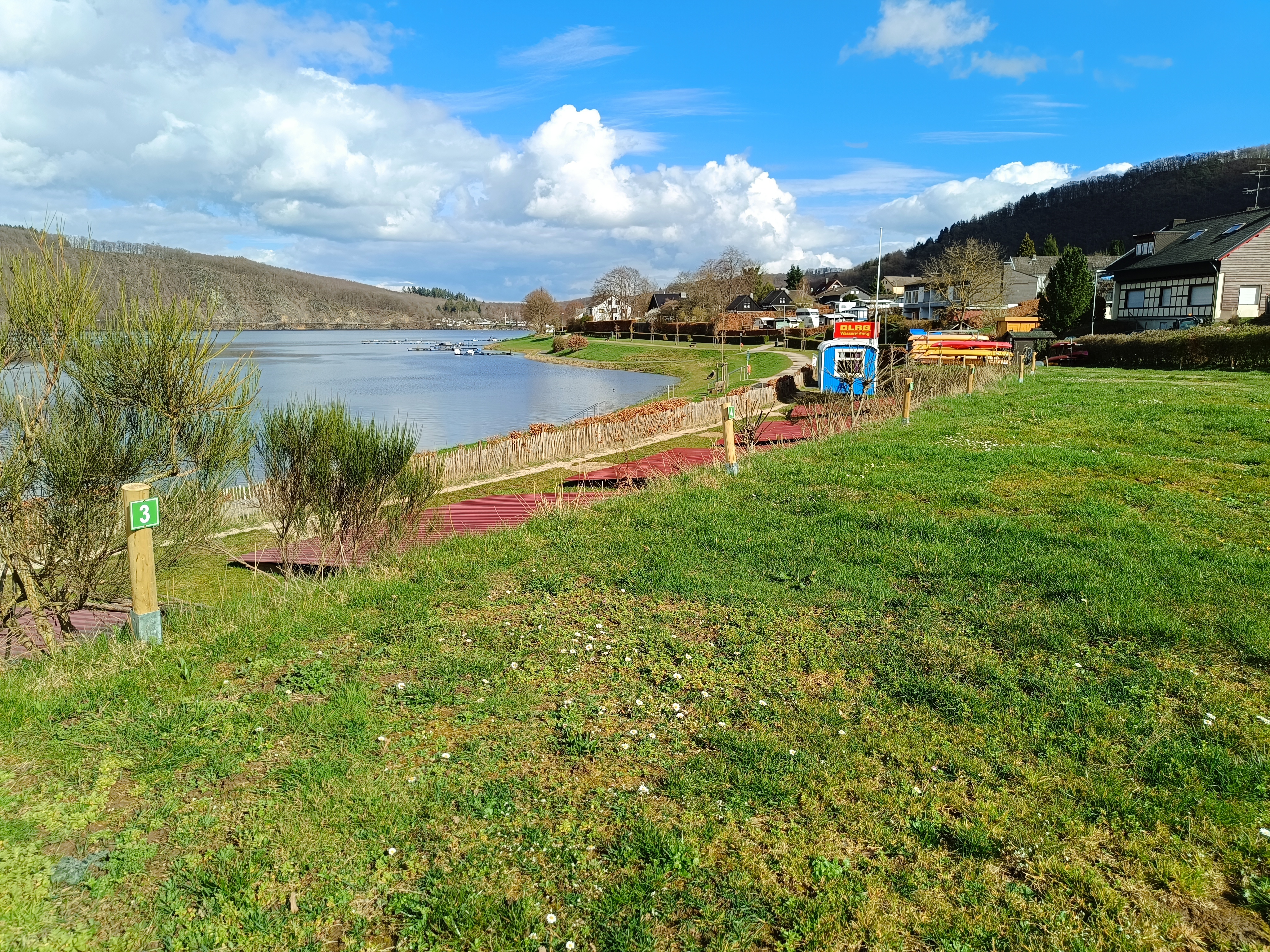 Zeltwiese im Fruhling Campingplatz Rursee Camping
